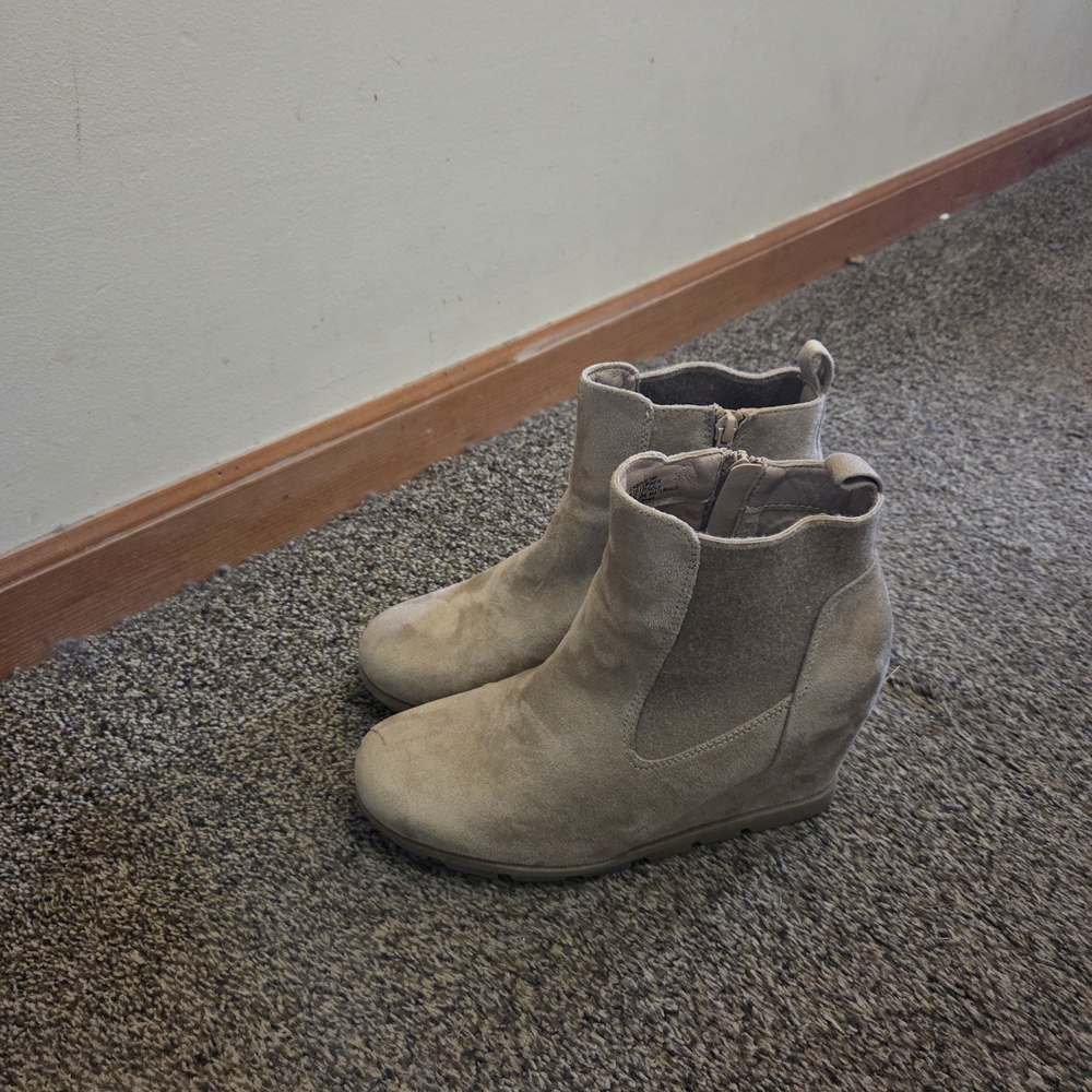 Elegant Beige Wedge Ankle Boots